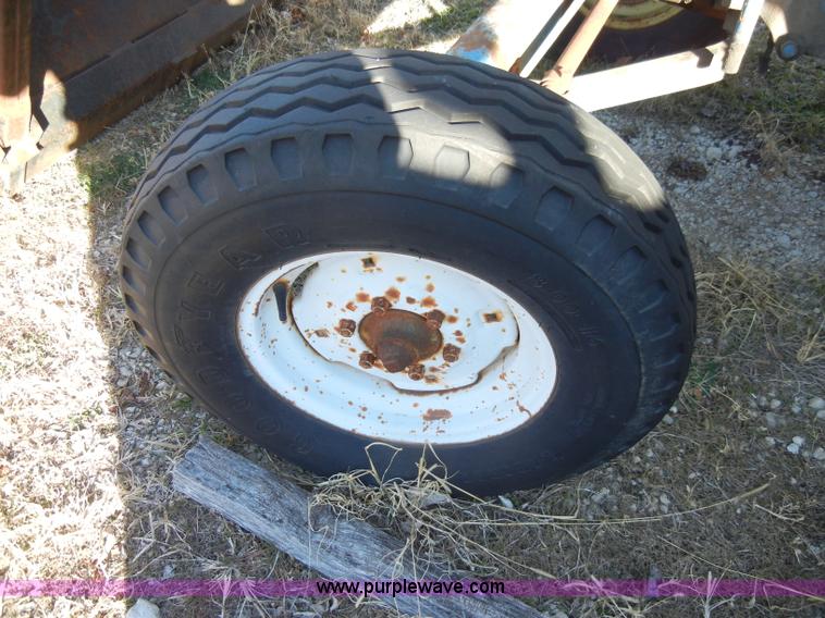 image for item A3403 1981 Ford 5600 tractor