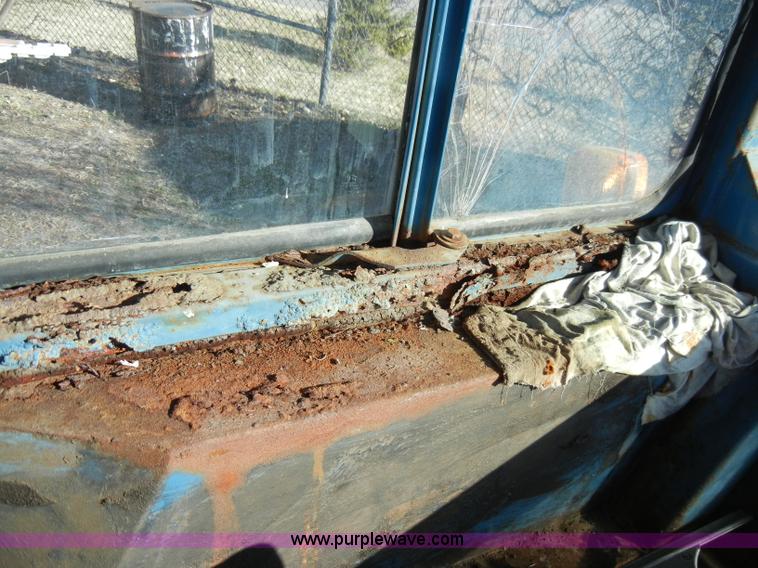 image for item A3403 1981 Ford 5600 tractor