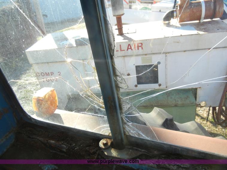 image for item A3403 1981 Ford 5600 tractor