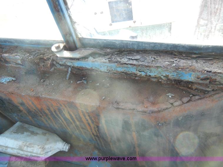 image for item A3403 1981 Ford 5600 tractor