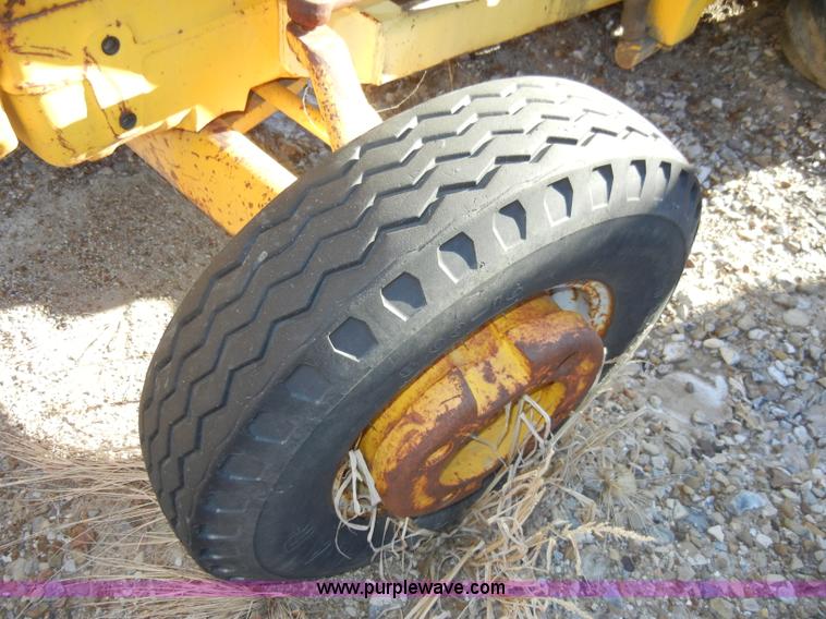 image for item A3406 Ford 420 RD22ik tractor with loader and backhoe