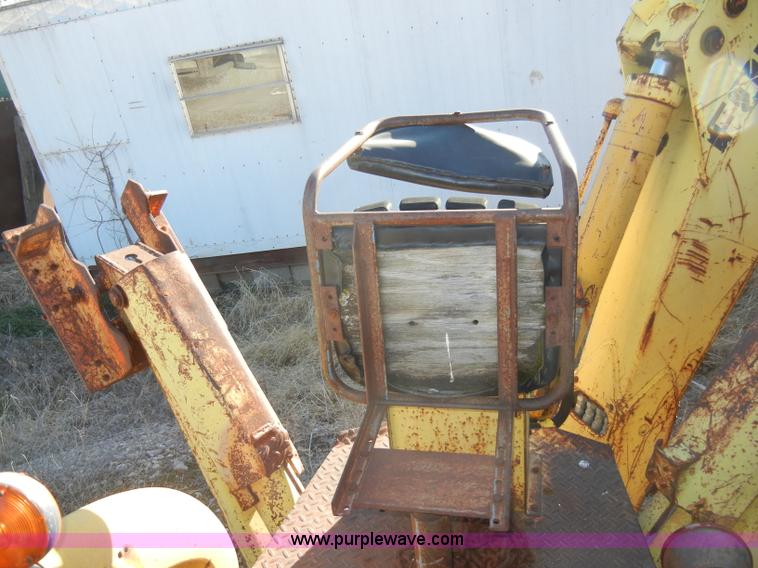 image for item A3406 Ford 420 RD22ik tractor with loader and backhoe