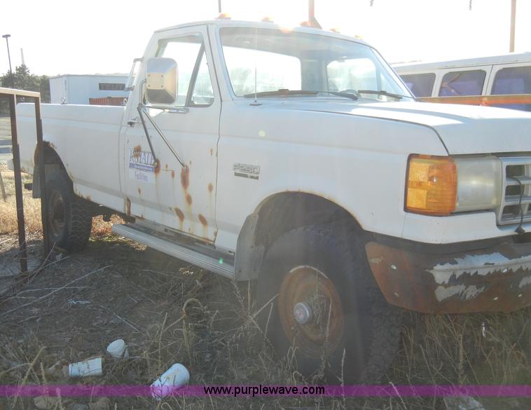 image for item A3412 1989 Ford F250 Custom pickup truck