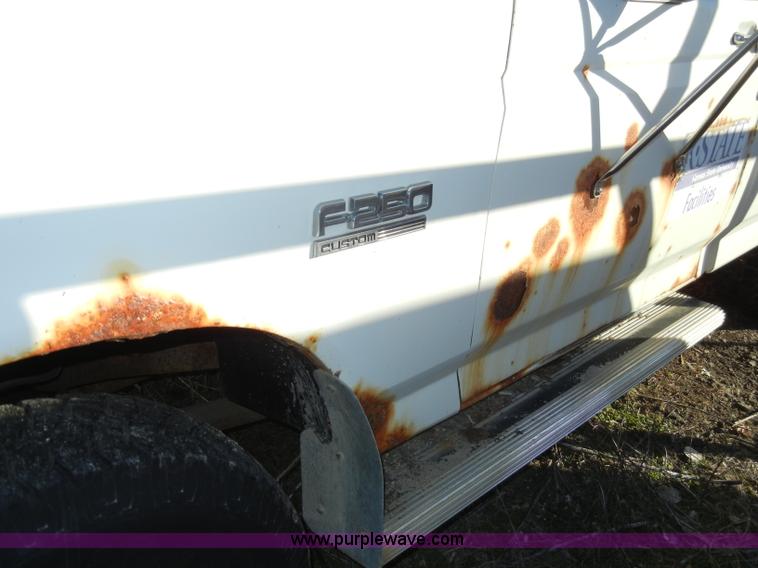 image for item A3412 1989 Ford F250 Custom pickup truck