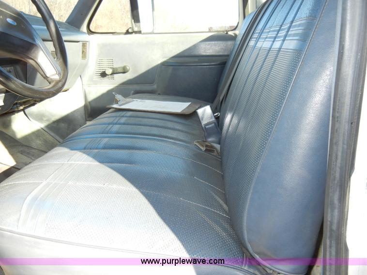 image for item A3412 1989 Ford F250 Custom pickup truck