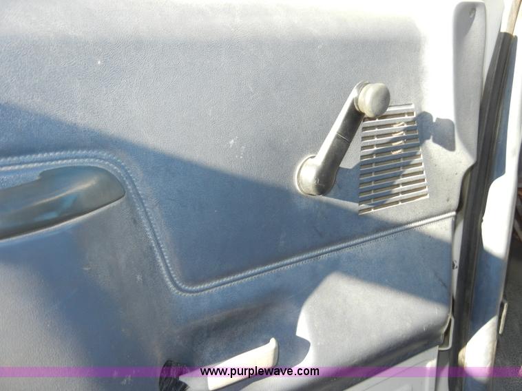 image for item A3412 1989 Ford F250 Custom pickup truck