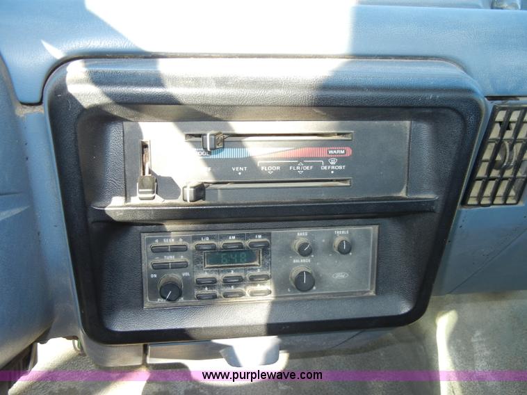 image for item A3412 1989 Ford F250 Custom pickup truck