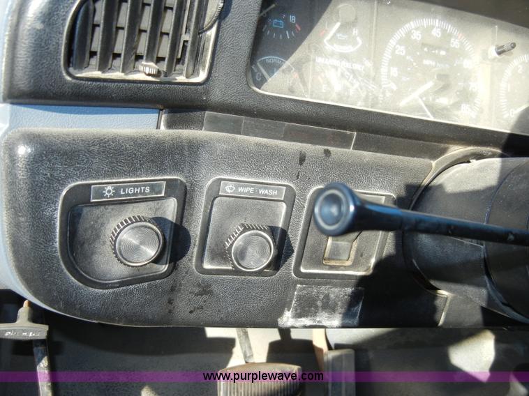 image for item A3412 1989 Ford F250 Custom pickup truck