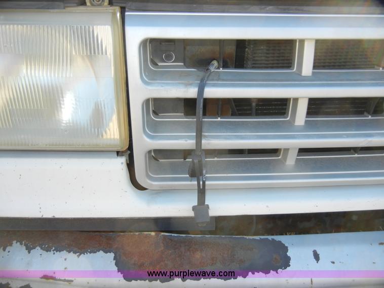 image for item A3412 1989 Ford F250 Custom pickup truck