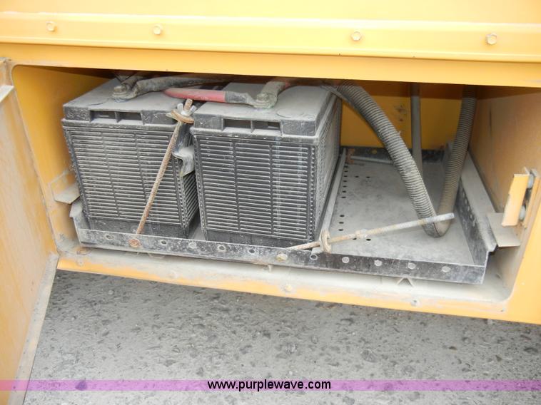 image for item A3420 1995 International Bluebird 3800 school bus