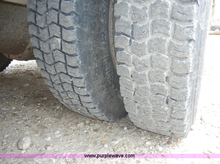 image for item A3420 1995 International Bluebird 3800 school bus