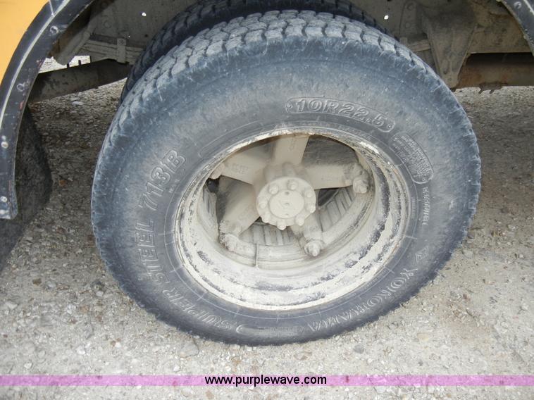 image for item A3420 1995 International Bluebird 3800 school bus