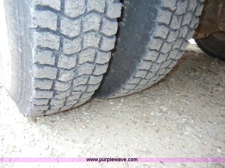 image for item A3420 1995 International Bluebird 3800 school bus