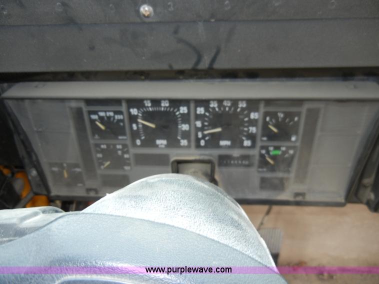 image for item A3420 1995 International Bluebird 3800 school bus