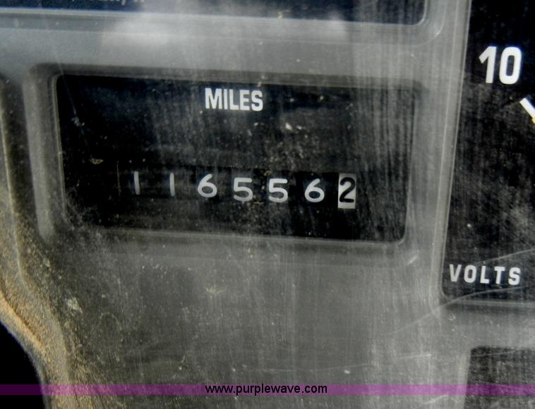 image for item A3420 1995 International Bluebird 3800 school bus