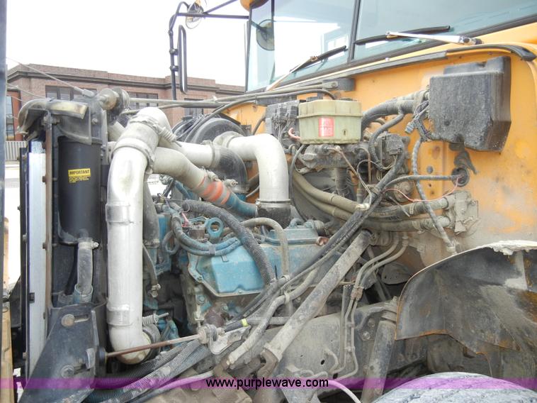 image for item A3420 1995 International Bluebird 3800 school bus