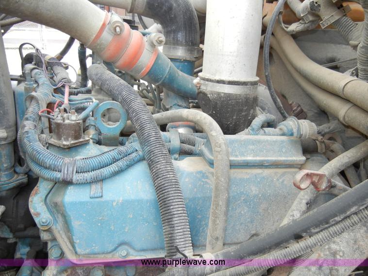 image for item A3420 1995 International Bluebird 3800 school bus