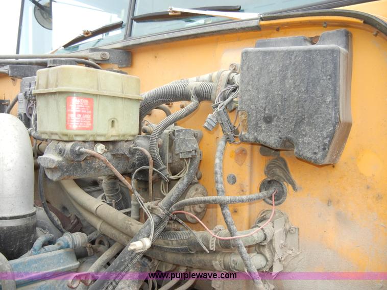 image for item A3420 1995 International Bluebird 3800 school bus