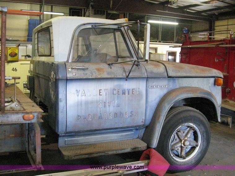 image for item A6035 1965 Dodge D700 flatbed truck