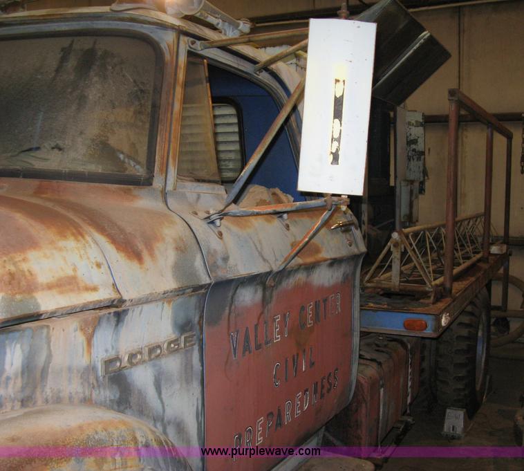 image for item A6035 1965 Dodge D700 flatbed truck