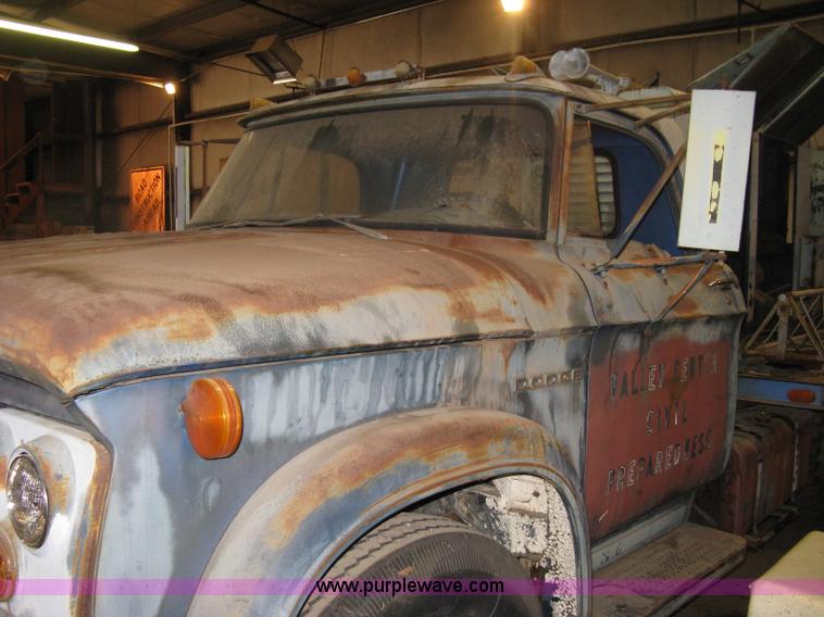 image for item A6035 1965 Dodge D700 flatbed truck