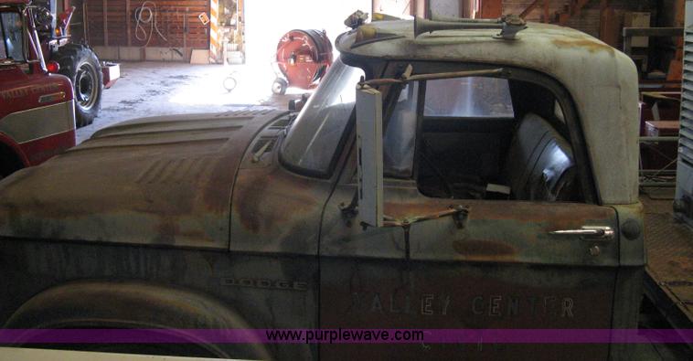 image for item A6035 1965 Dodge D700 flatbed truck