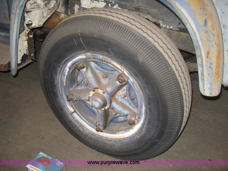 image for item A6035 1965 Dodge D700 flatbed truck