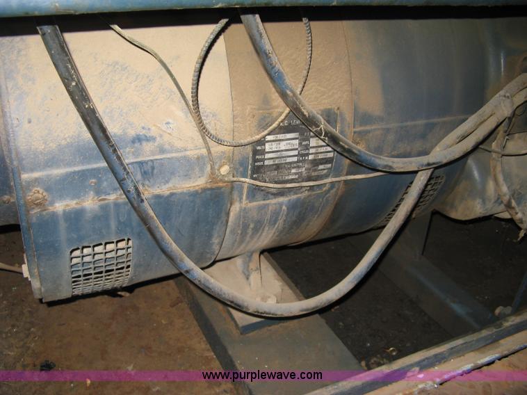 image for item A6035 1965 Dodge D700 flatbed truck