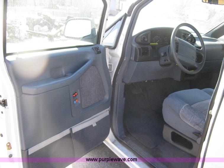 image for item A6042 1995 Ford Aerostar XLT mini van