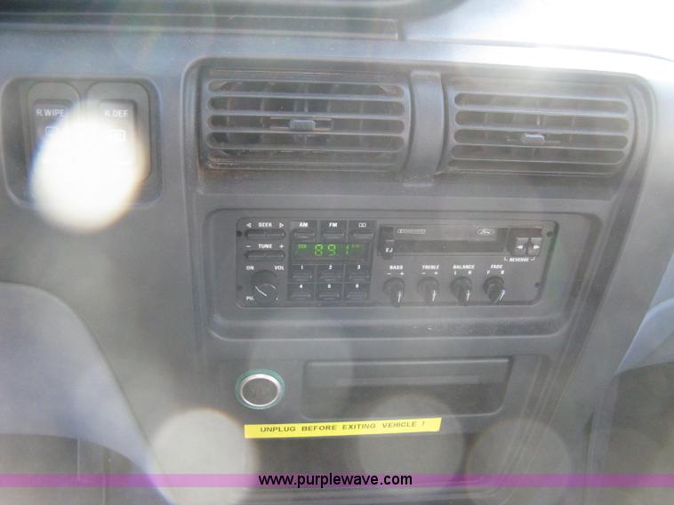 image for item A6042 1995 Ford Aerostar XLT mini van