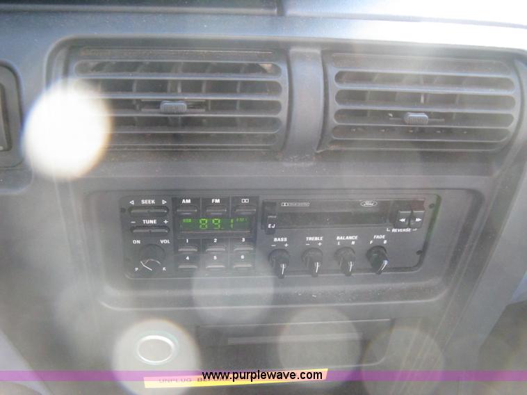 image for item A6042 1995 Ford Aerostar XLT mini van