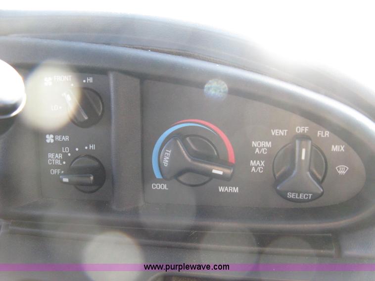 image for item A6042 1995 Ford Aerostar XLT mini van