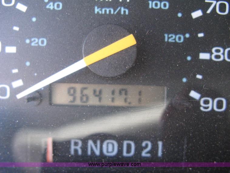 image for item A6042 1995 Ford Aerostar XLT mini van