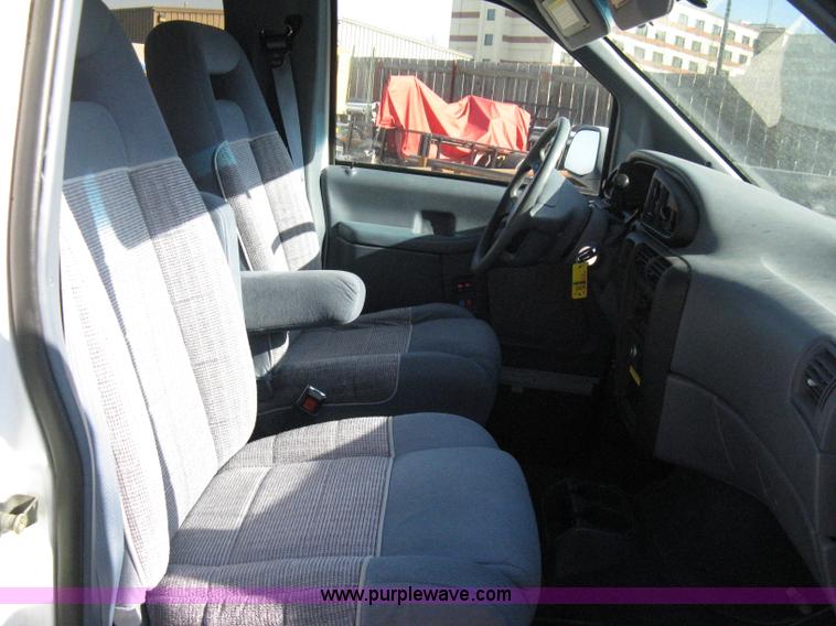 image for item A6042 1995 Ford Aerostar XLT mini van