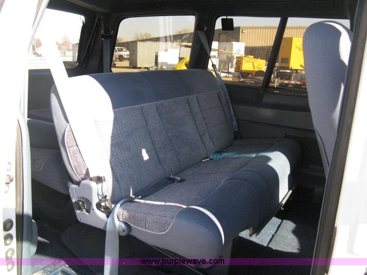 image for item A6042 1995 Ford Aerostar XLT mini van