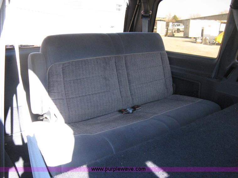 image for item A6042 1995 Ford Aerostar XLT mini van