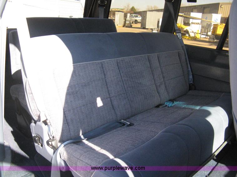image for item A6042 1995 Ford Aerostar XLT mini van