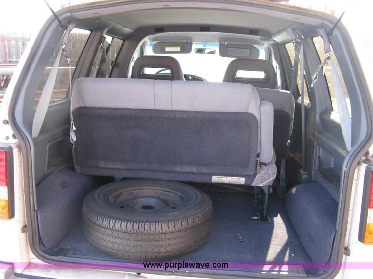 image for item A6042 1995 Ford Aerostar XLT mini van