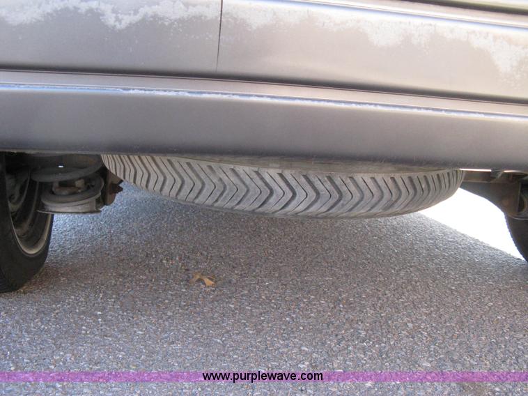 image for item A6042 1995 Ford Aerostar XLT mini van