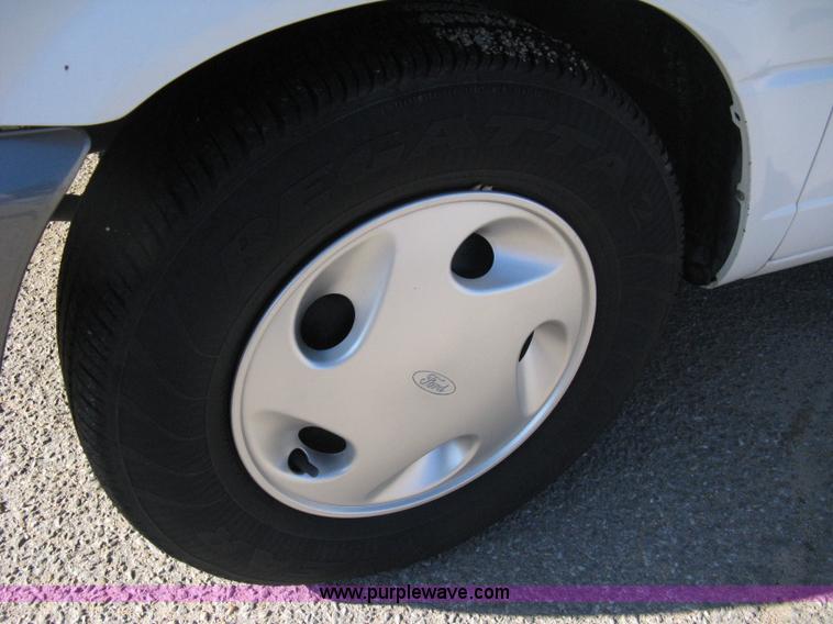 image for item A6042 1995 Ford Aerostar XLT mini van