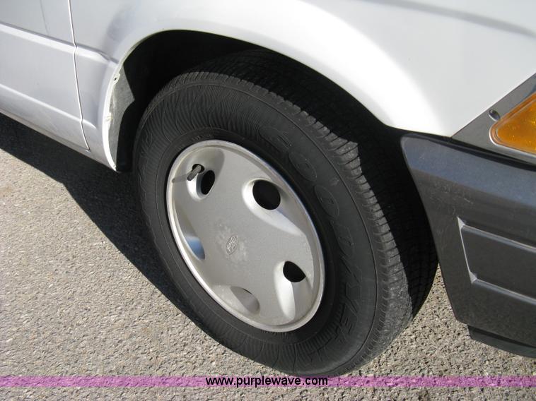 image for item A6042 1995 Ford Aerostar XLT mini van