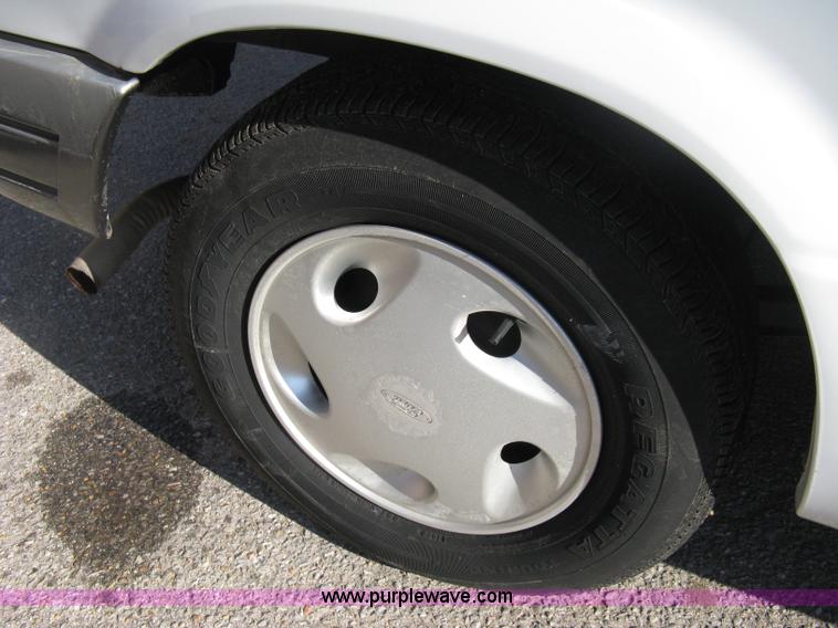 image for item A6042 1995 Ford Aerostar XLT mini van