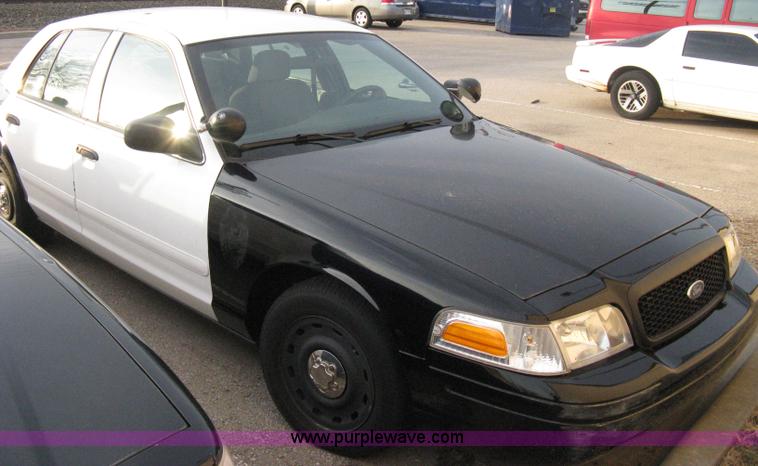 image for item A6049 2005 Ford Crown Victoria Police Interceptor