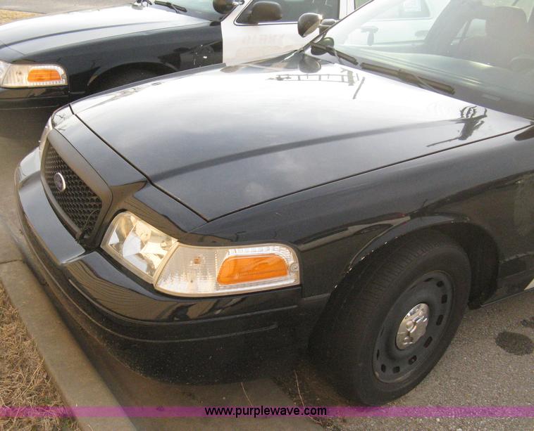 image for item A6049 2005 Ford Crown Victoria Police Interceptor