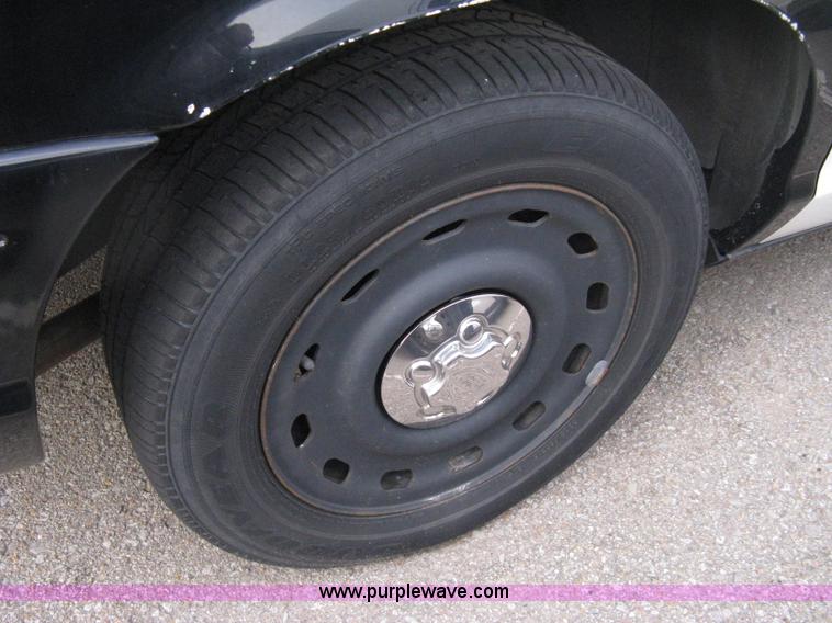 image for item A6049 2005 Ford Crown Victoria Police Interceptor