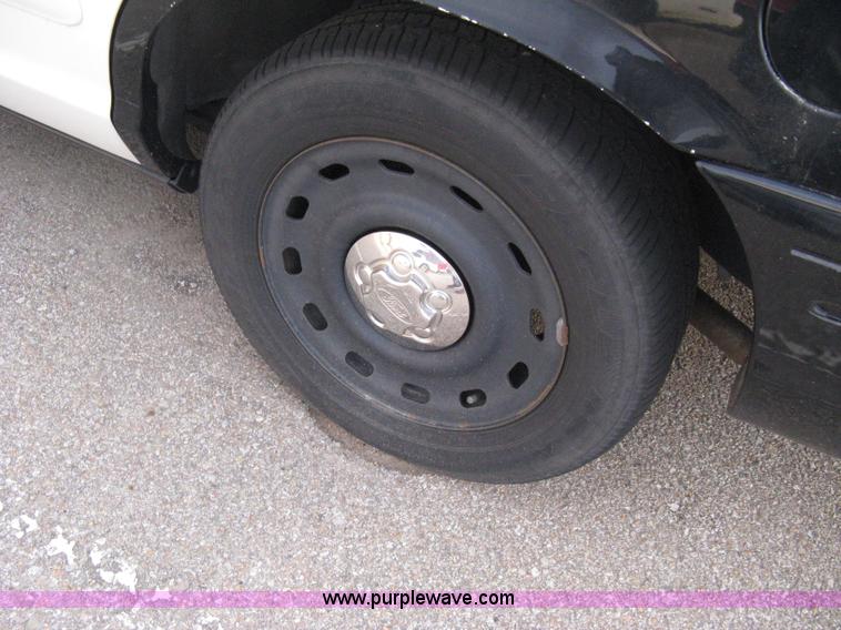 image for item A6049 2005 Ford Crown Victoria Police Interceptor