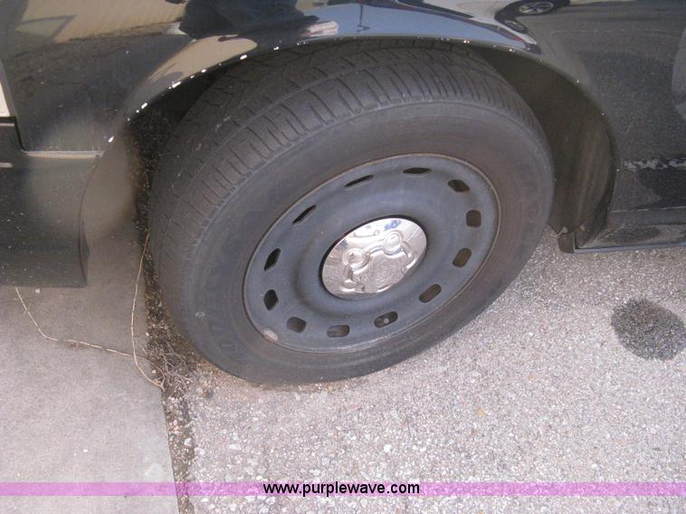 image for item A6049 2005 Ford Crown Victoria Police Interceptor