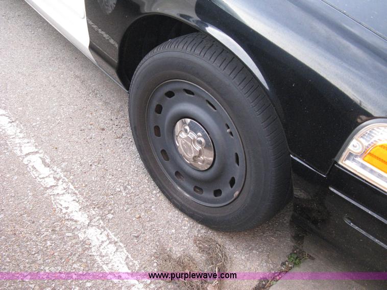 image for item A6049 2005 Ford Crown Victoria Police Interceptor