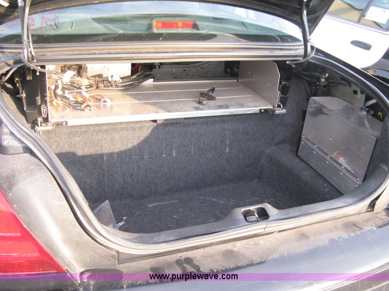 image for item A6049 2005 Ford Crown Victoria Police Interceptor