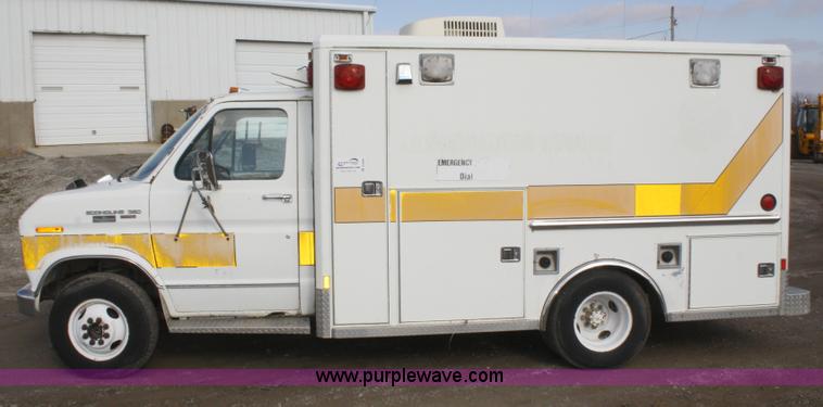 image for item A6609 1985 Ford E350 ambulance
